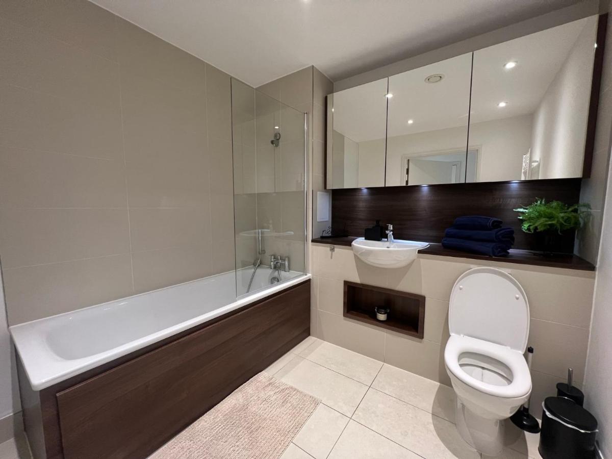 Modern 2Br 2Ba Apt Wparking Sleeps 6 Comfortably Londres Exterior foto