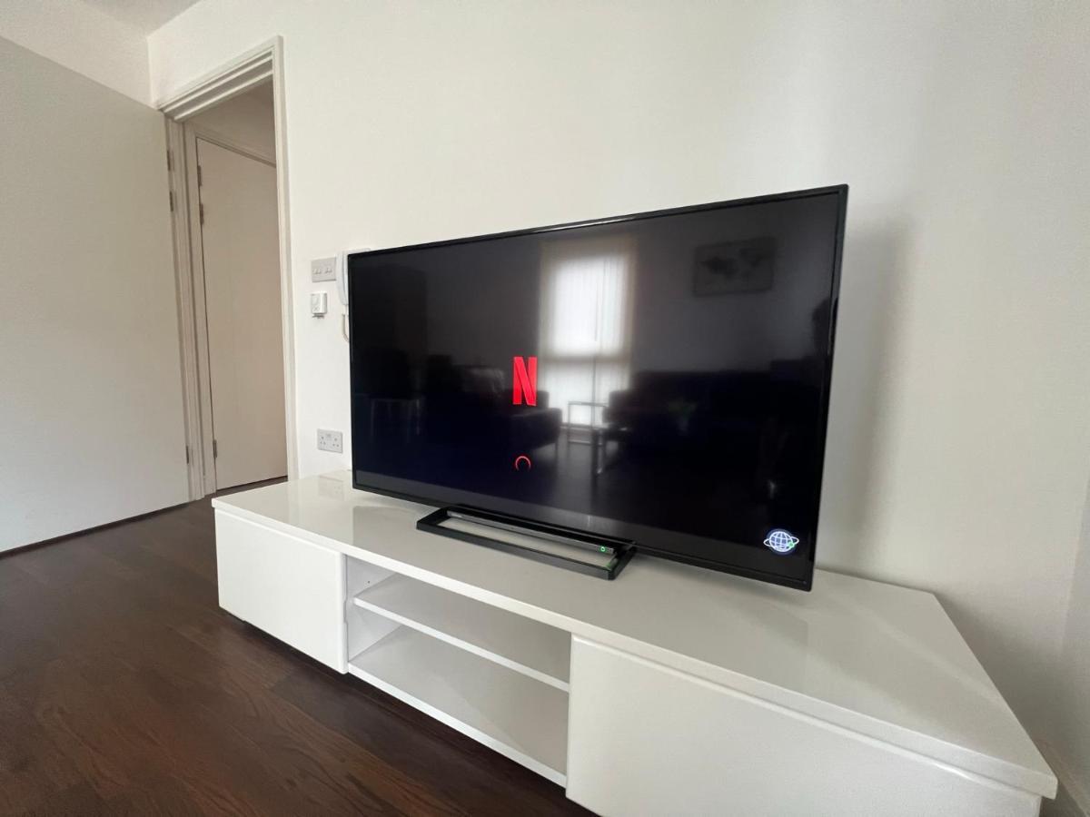 Modern 2Br 2Ba Apt Wparking Sleeps 6 Comfortably Londres Exterior foto