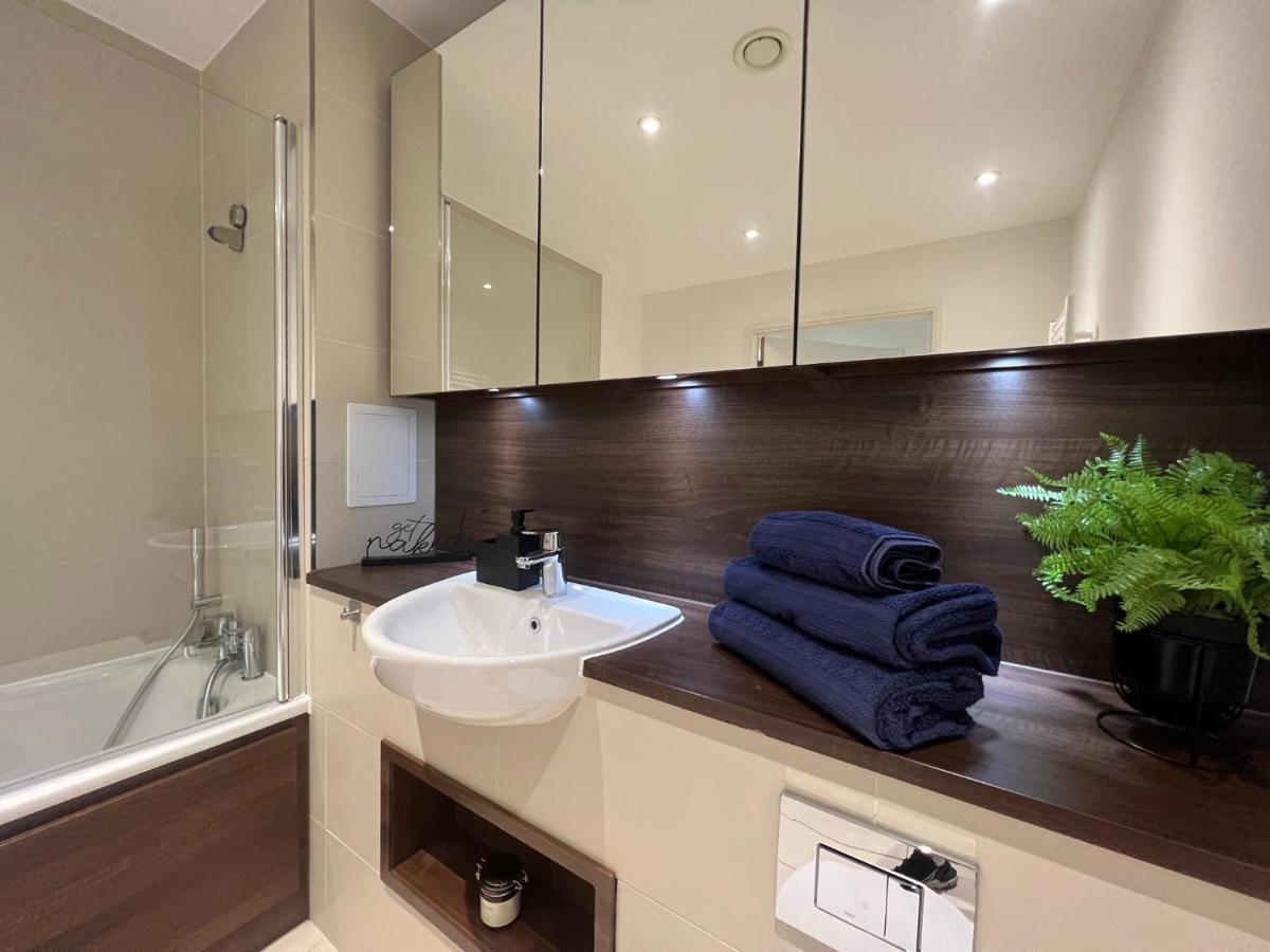 Modern 2Br 2Ba Apt Wparking Sleeps 6 Comfortably Londres Exterior foto