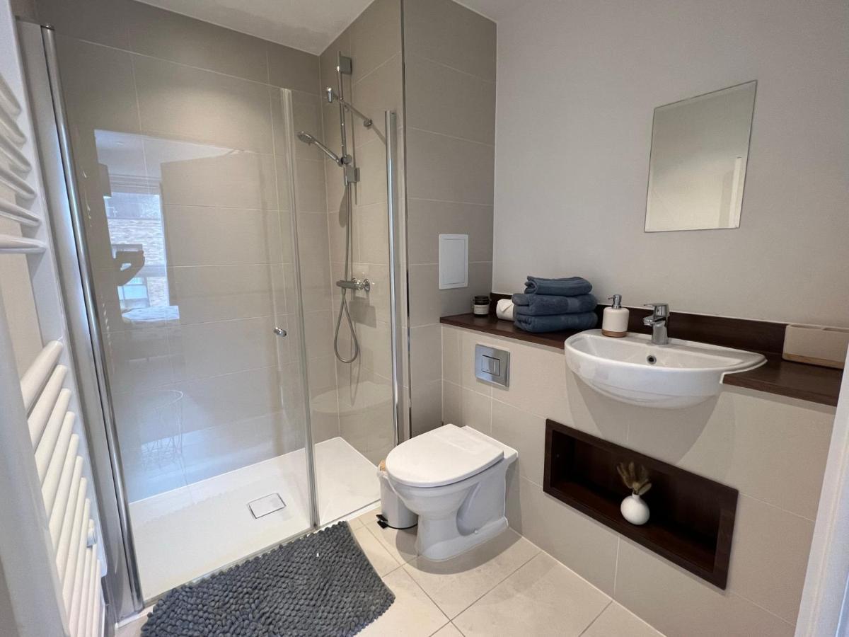 Modern 2Br 2Ba Apt Wparking Sleeps 6 Comfortably Londres Exterior foto